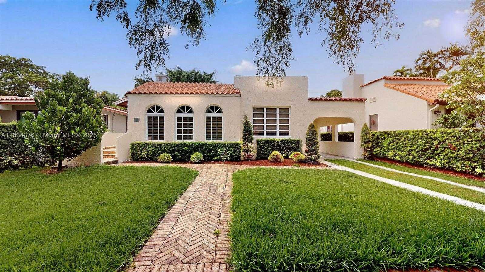 Small Image of 1111 COLUMBUS BLVD, Coral Gables Number 3