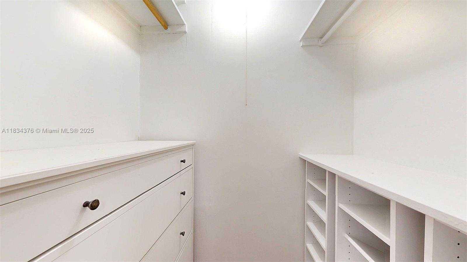 Small Image of 1111 COLUMBUS BLVD, Coral Gables Number 31