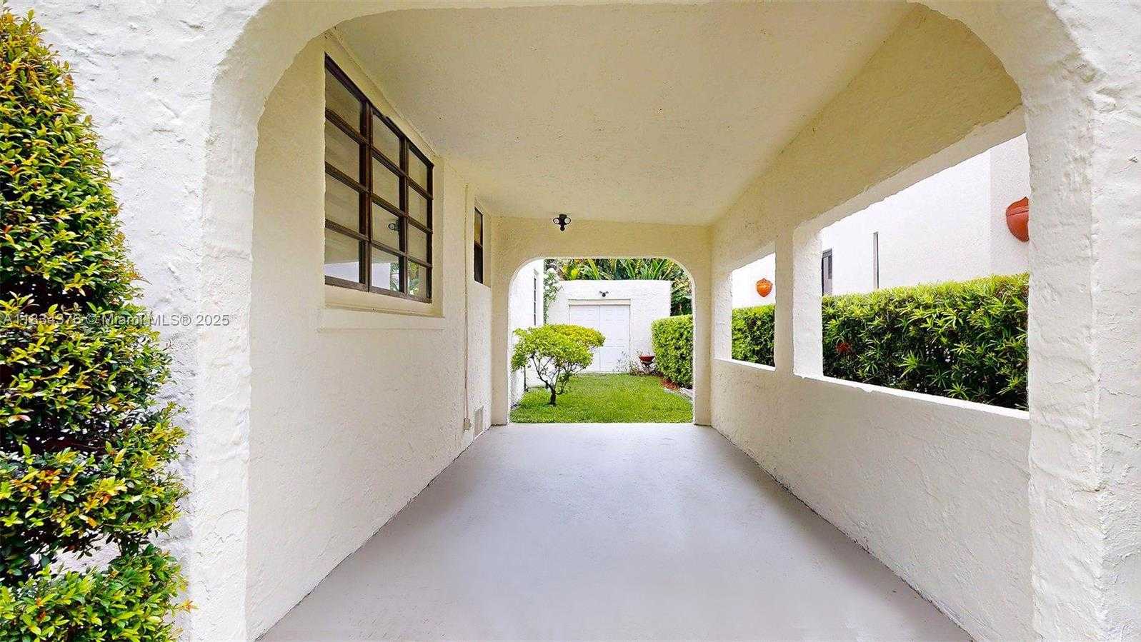 Small Image of 1111 COLUMBUS BLVD, Coral Gables Number 34