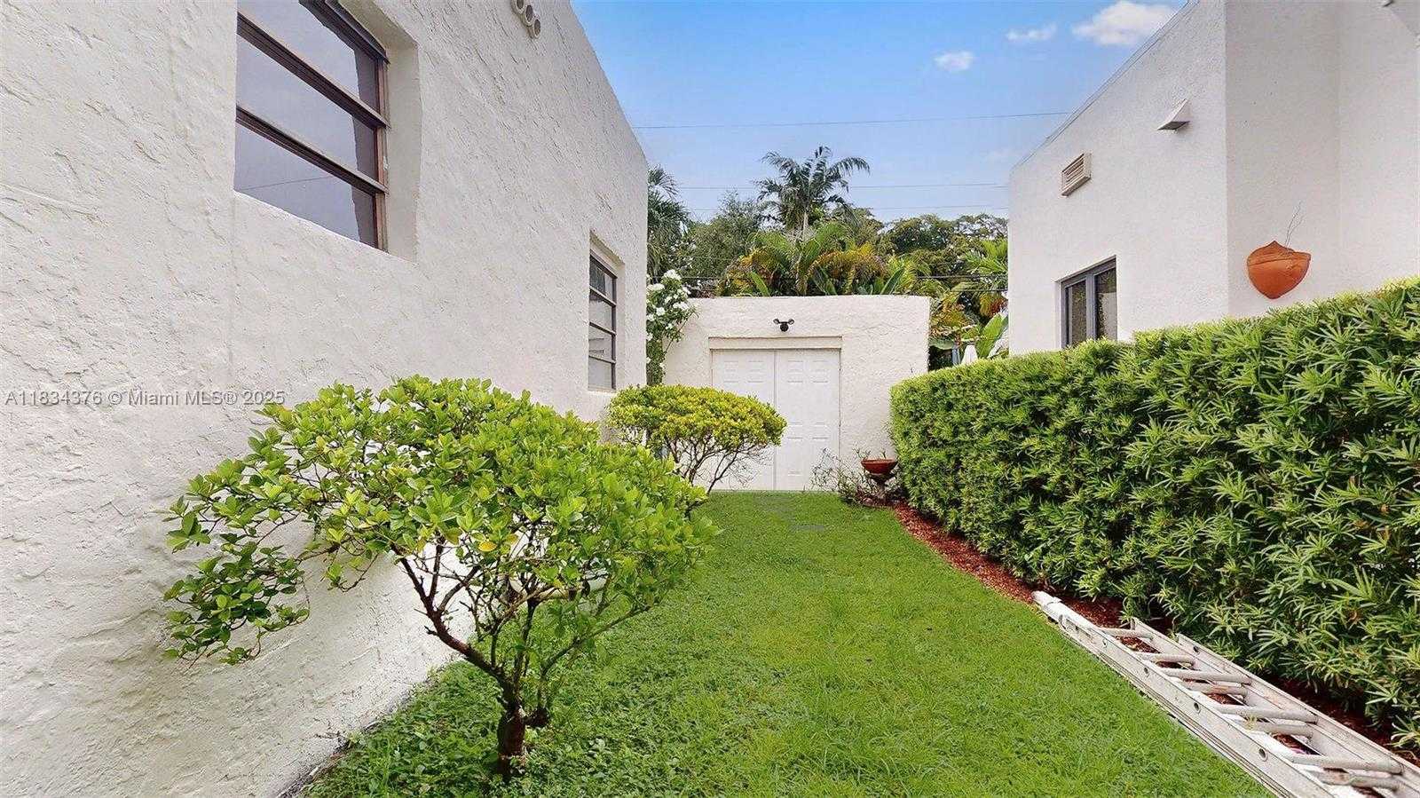 Small Image of 1111 COLUMBUS BLVD, Coral Gables Number 35