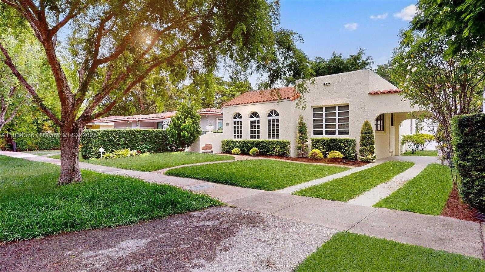 Small Image of 1111 COLUMBUS BLVD, Coral Gables Number 36