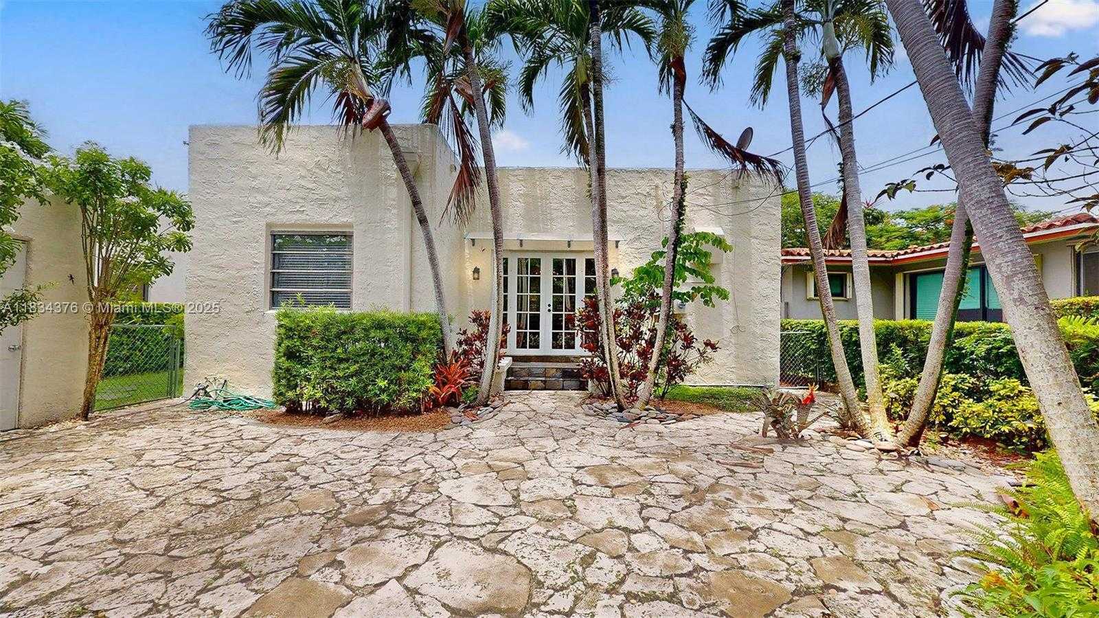 Small Image of 1111 COLUMBUS BLVD, Coral Gables Number 37