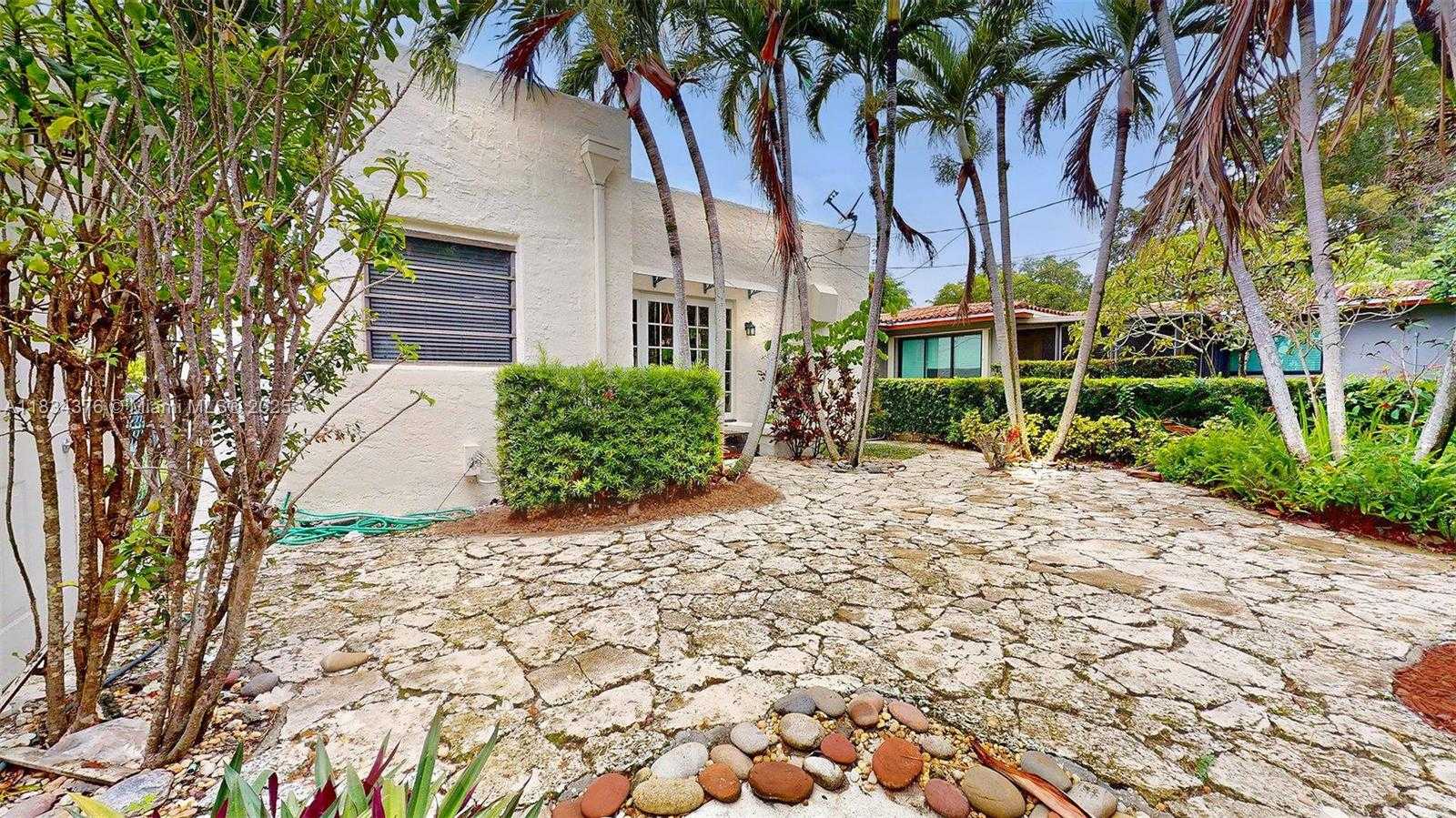 Small Image of 1111 COLUMBUS BLVD, Coral Gables Number 38