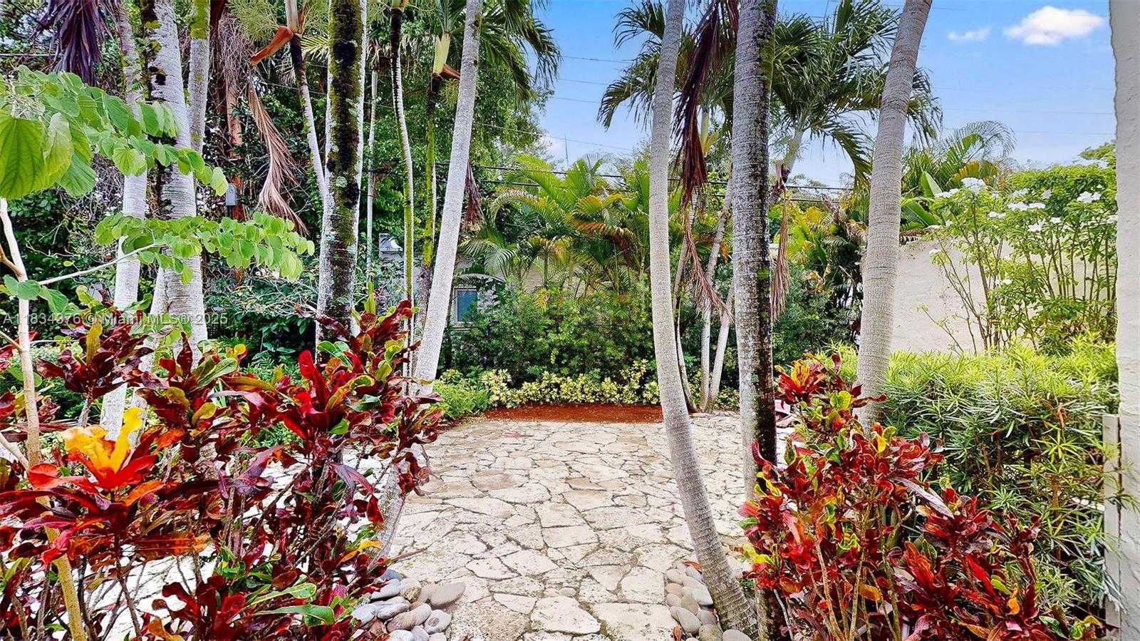 Small Image of 1111 COLUMBUS BLVD, Coral Gables Number 39
