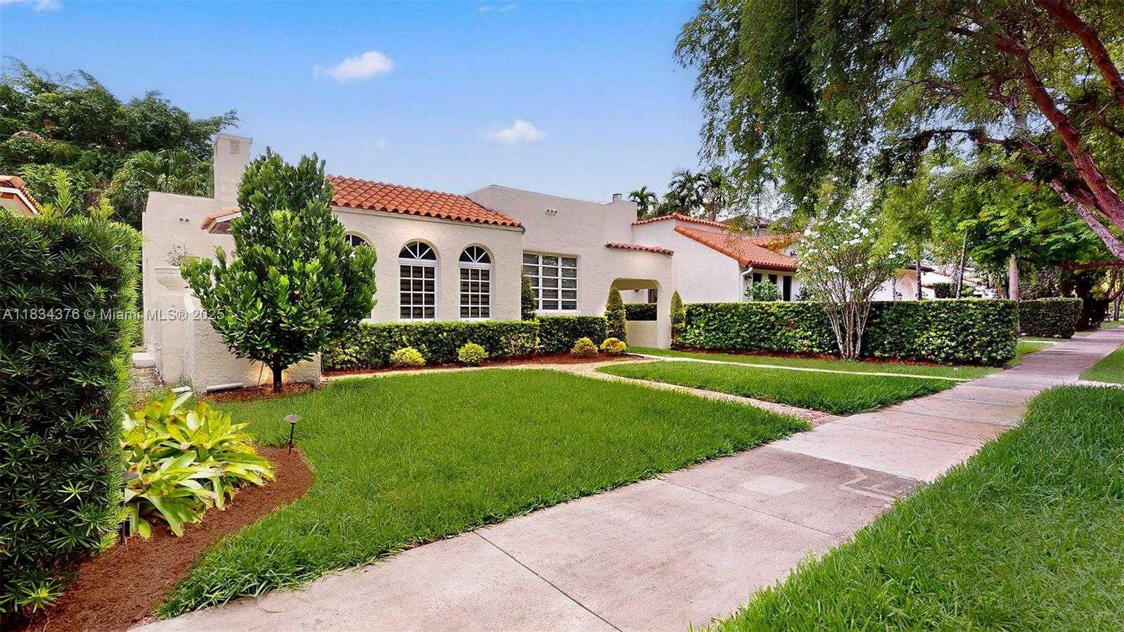 Small Image of 1111 COLUMBUS BLVD, Coral Gables Number 4
