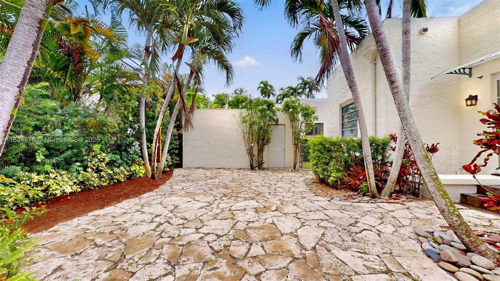 Small Image of 1111 COLUMBUS BLVD, Coral Gables Number 40