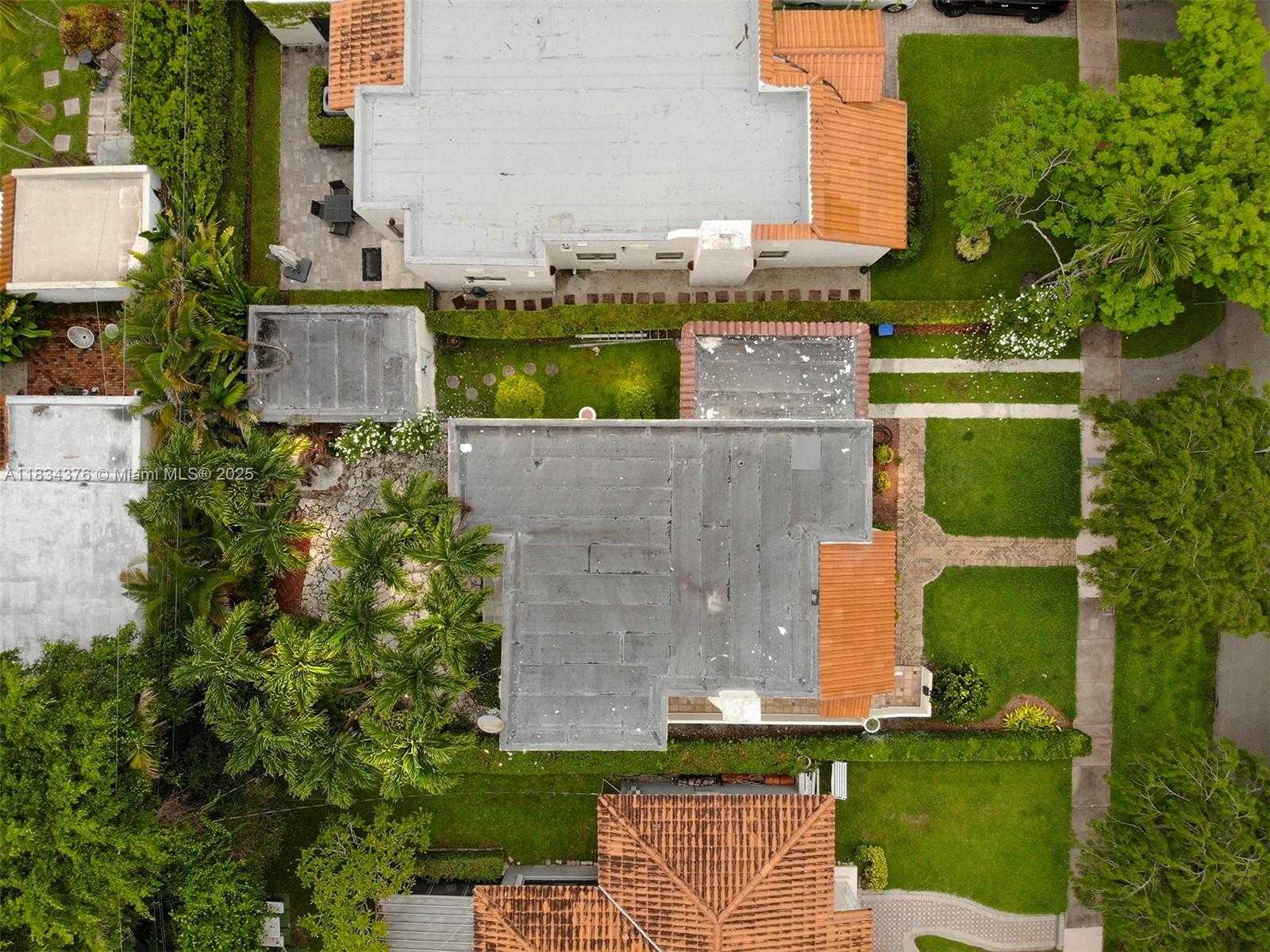 Small Image of 1111 COLUMBUS BLVD, Coral Gables Number 43