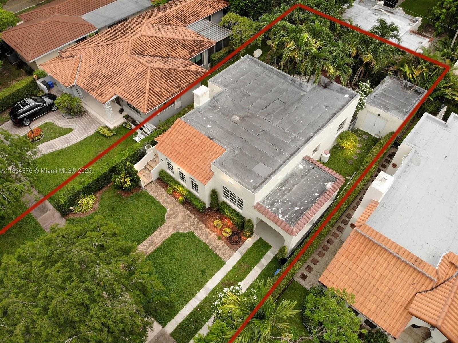 Small Image of 1111 COLUMBUS BLVD, Coral Gables Number 46