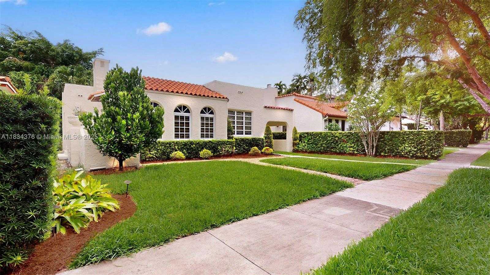 Small Image of 1111 COLUMBUS BLVD, Coral Gables Number 5