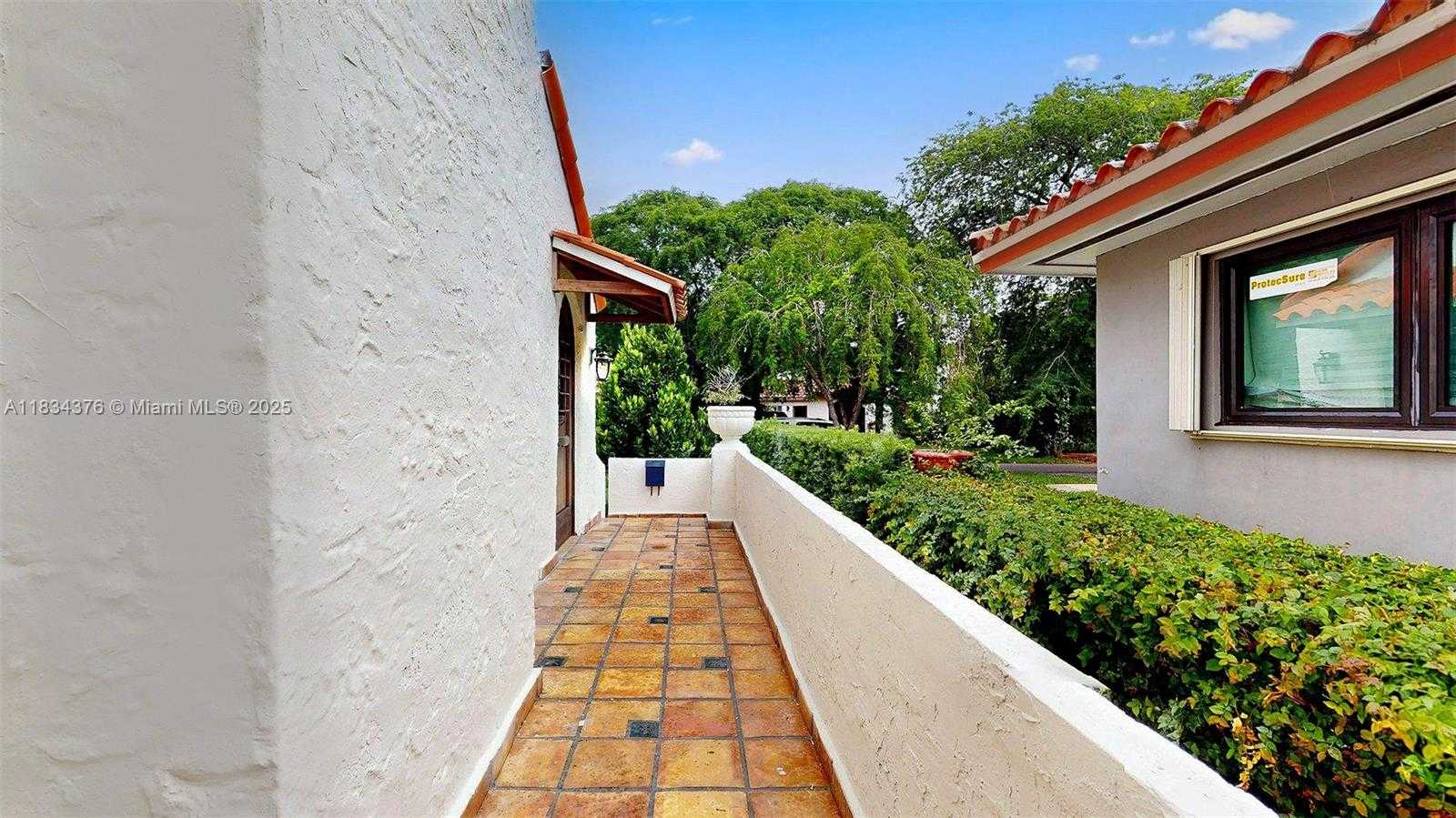 Small Image of 1111 COLUMBUS BLVD, Coral Gables Number 7