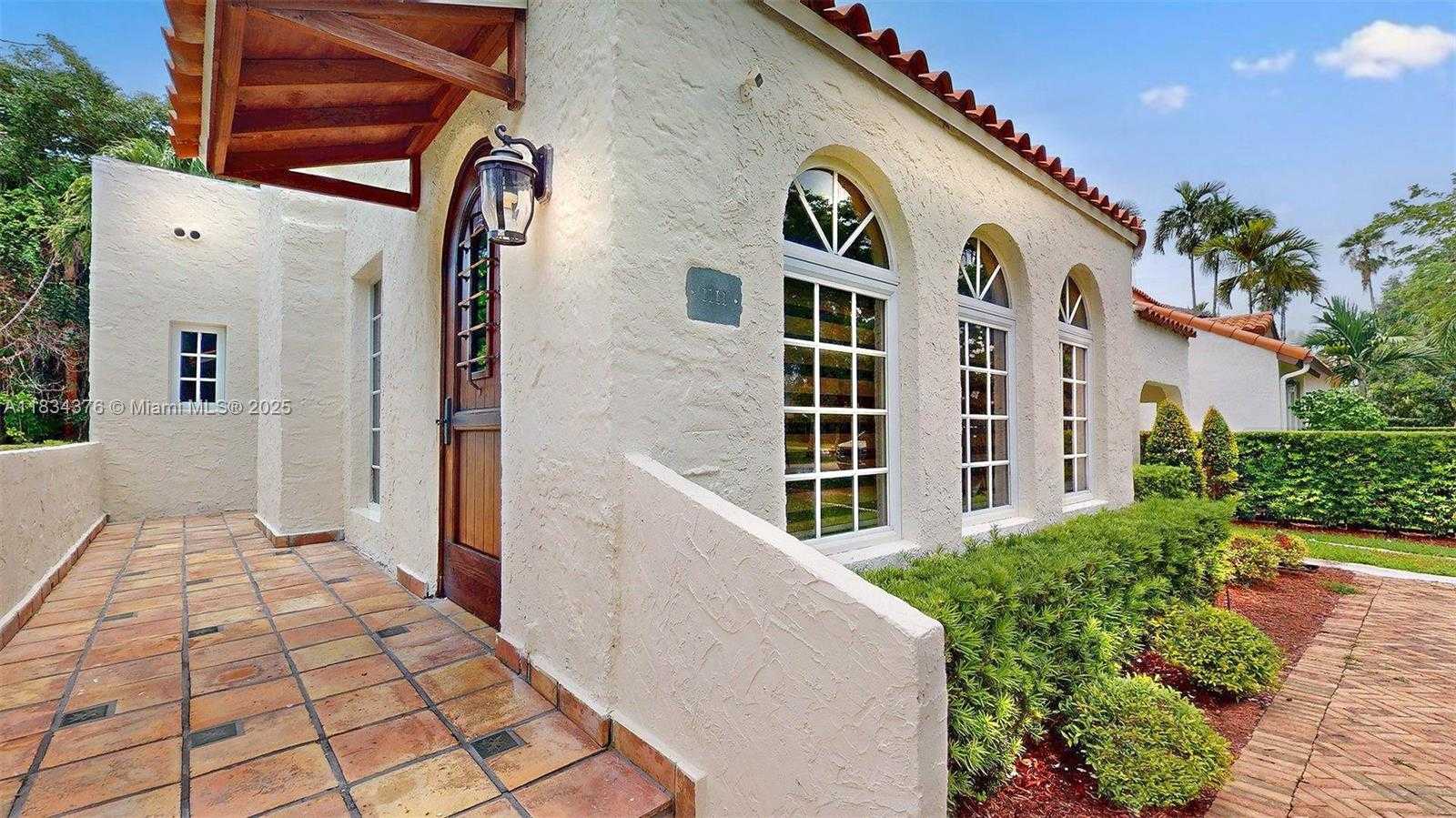 Small Image of 1111 COLUMBUS BLVD, Coral Gables Number 8