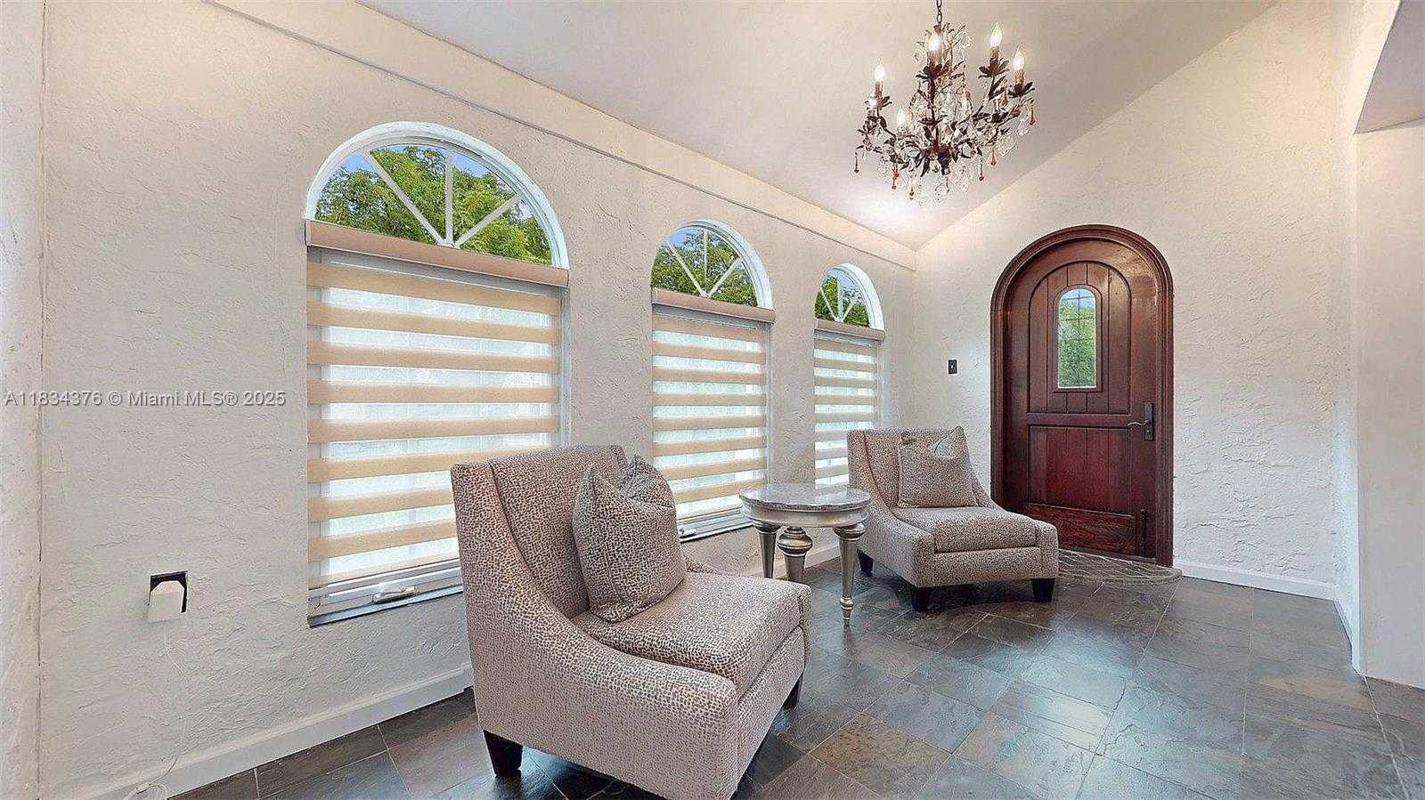 Small Image of 1111 COLUMBUS BLVD, Coral Gables Number 9