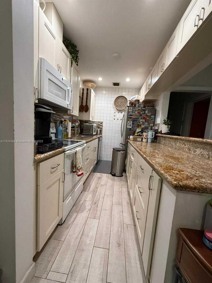 Small Image of 1535 NORTH EAST 171ST ST, North Miami Beach Number 5