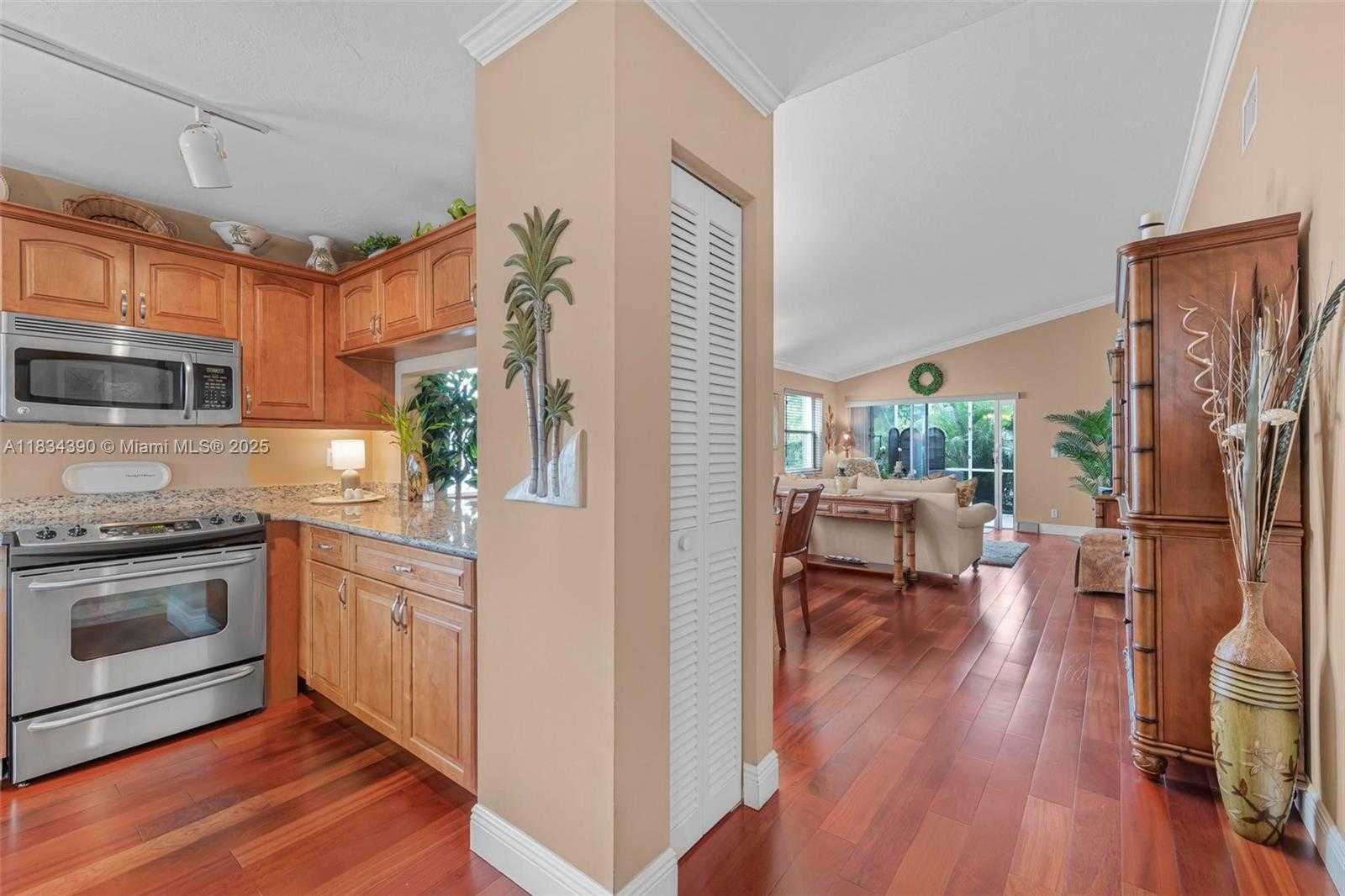 Small Image of 9614 NORTH WEST 8TH CIR, Plantation Number 8