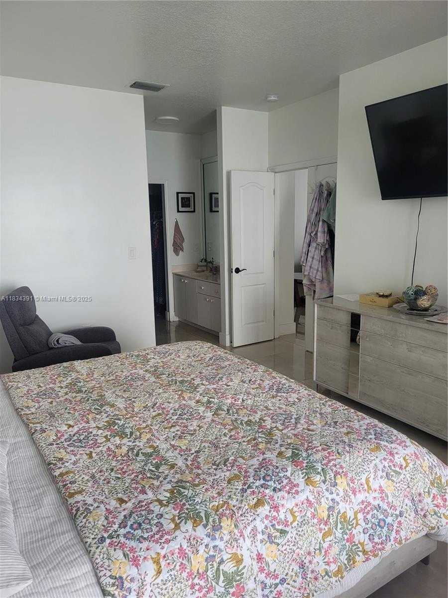 Small Image of 16909 SOUTH WEST 141ST CT, Miami Number 11