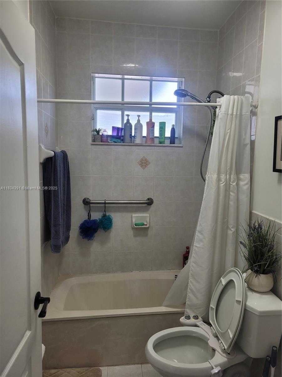 Small Image of 16909 SOUTH WEST 141ST CT, Miami Number 12