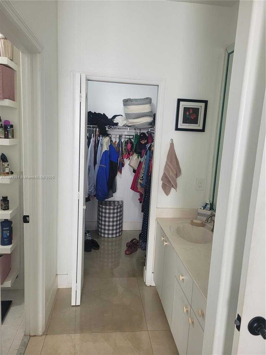 Small Image of 16909 SOUTH WEST 141ST CT, Miami Number 13