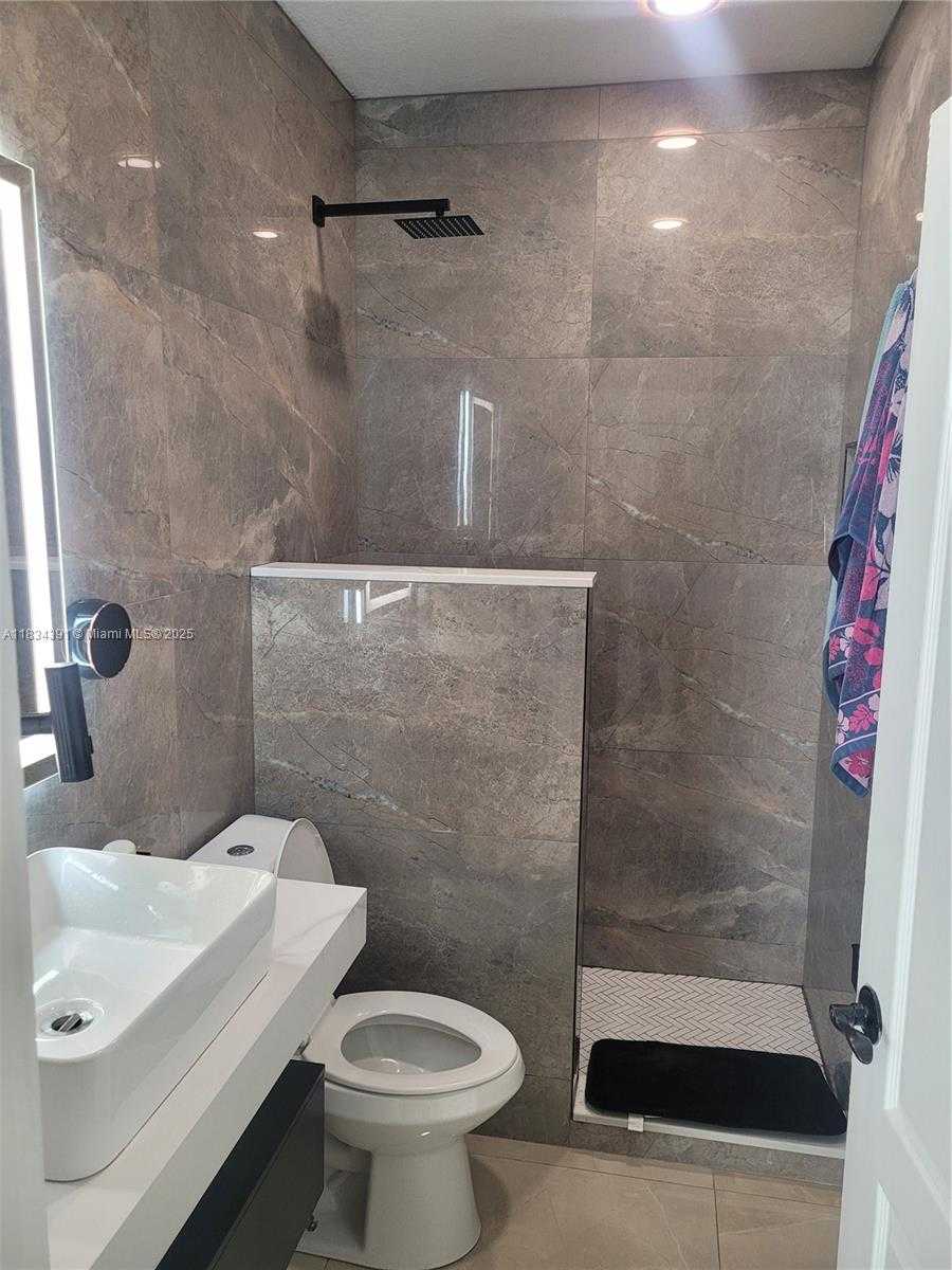 Small Image of 16909 SOUTH WEST 141ST CT, Miami Number 15