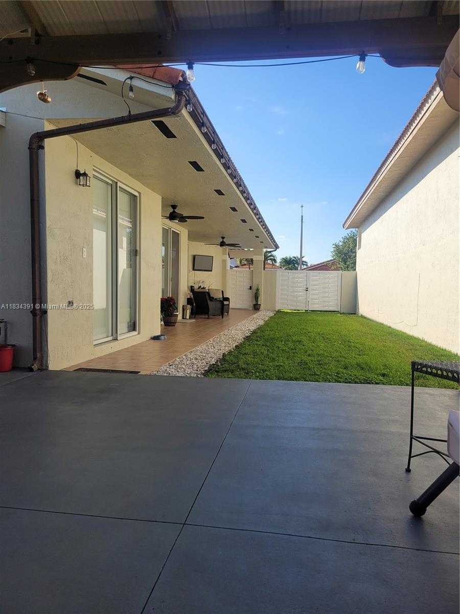 Small Image of 16909 SOUTH WEST 141ST CT, Miami Number 3