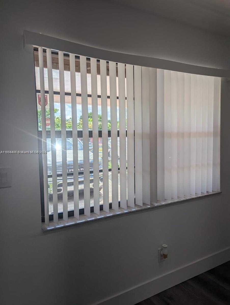 Small Image of 6137 DEWEY ST, Hollywood Number 13