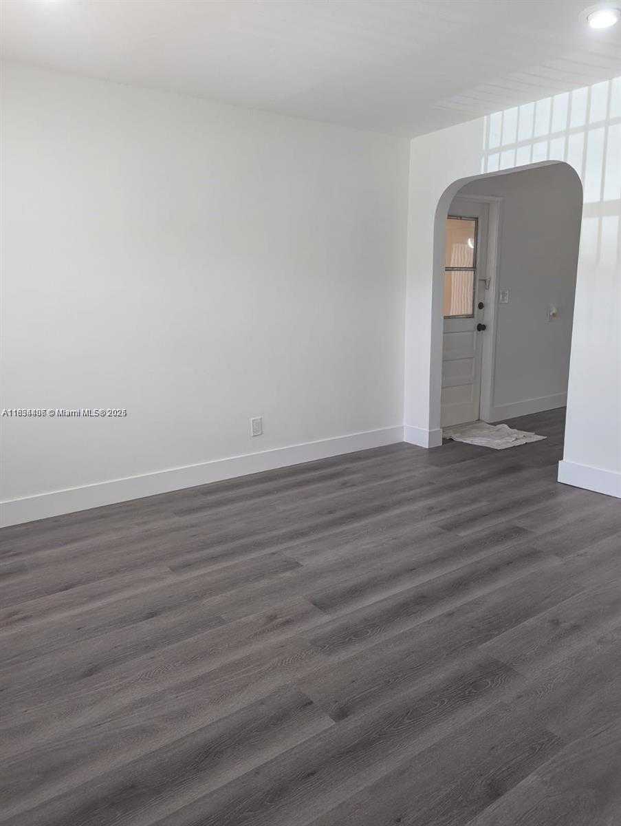 Small Image of 6137 DEWEY ST, Hollywood Number 14