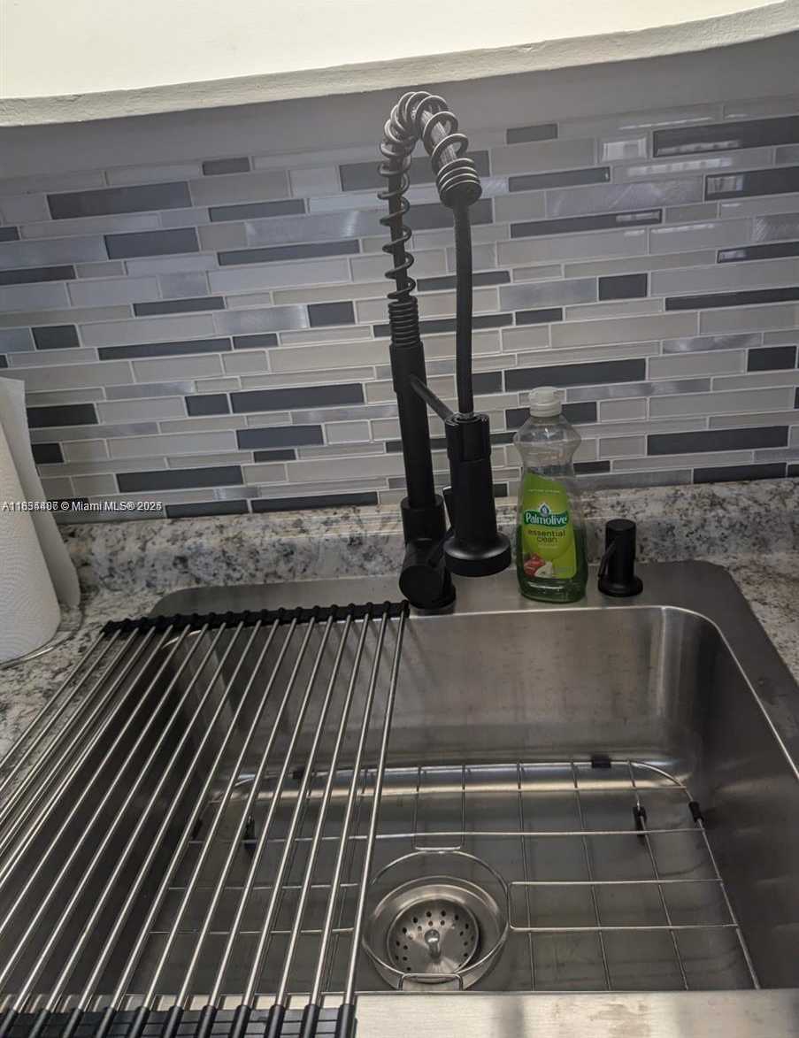 Small Image of 6137 DEWEY ST, Hollywood Number 4
