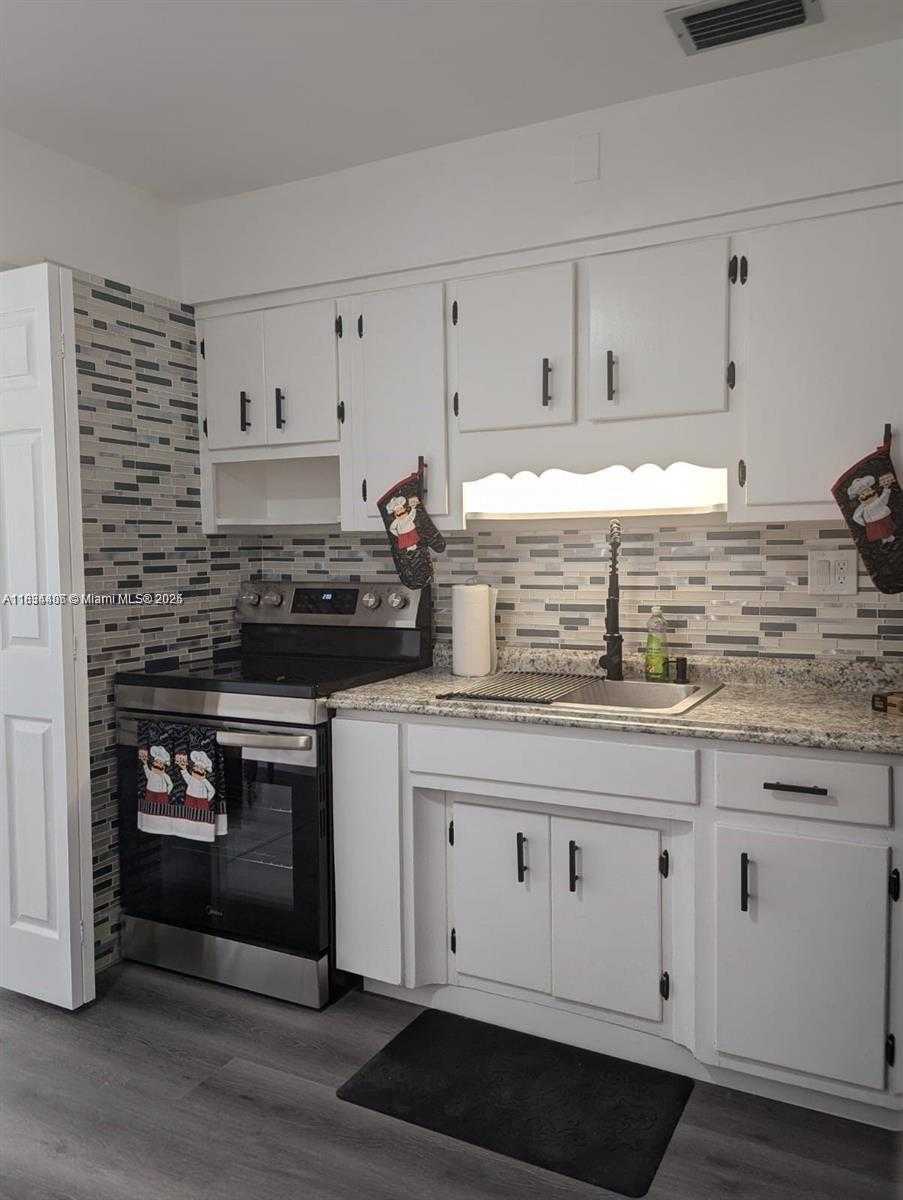 Small Image of 6137 DEWEY ST, Hollywood Number 5