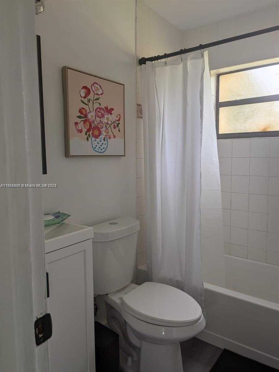 Small Image of 6137 DEWEY ST, Hollywood Number 7