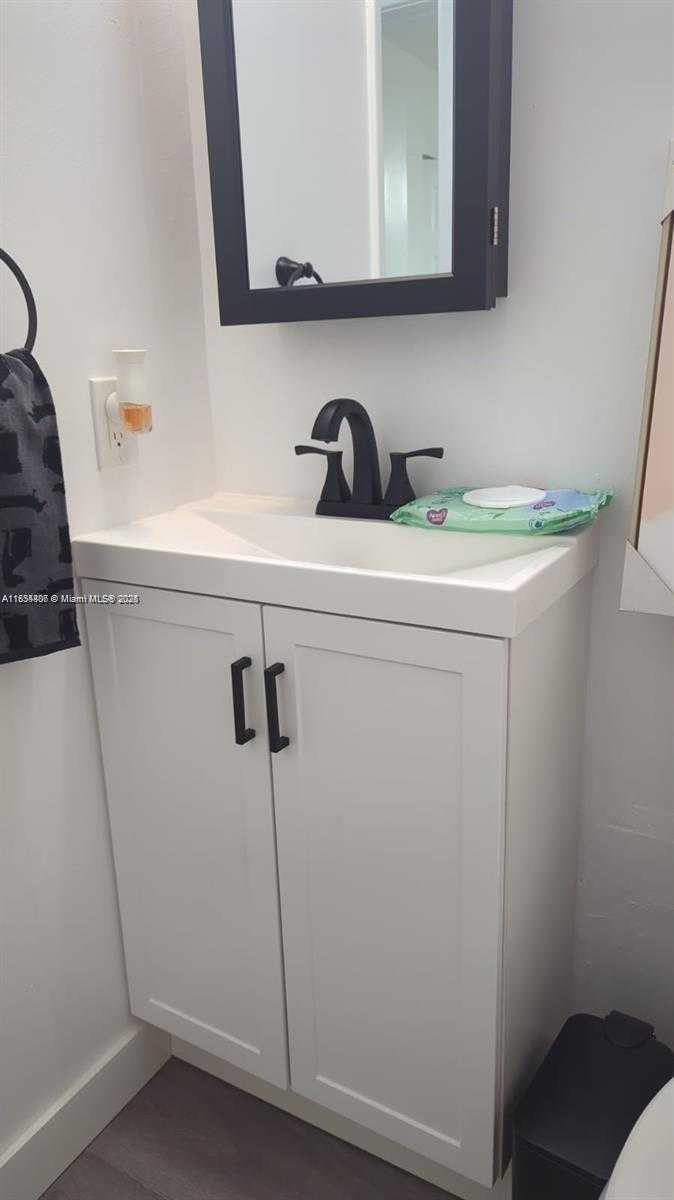 Small Image of 6137 DEWEY ST, Hollywood Number 8