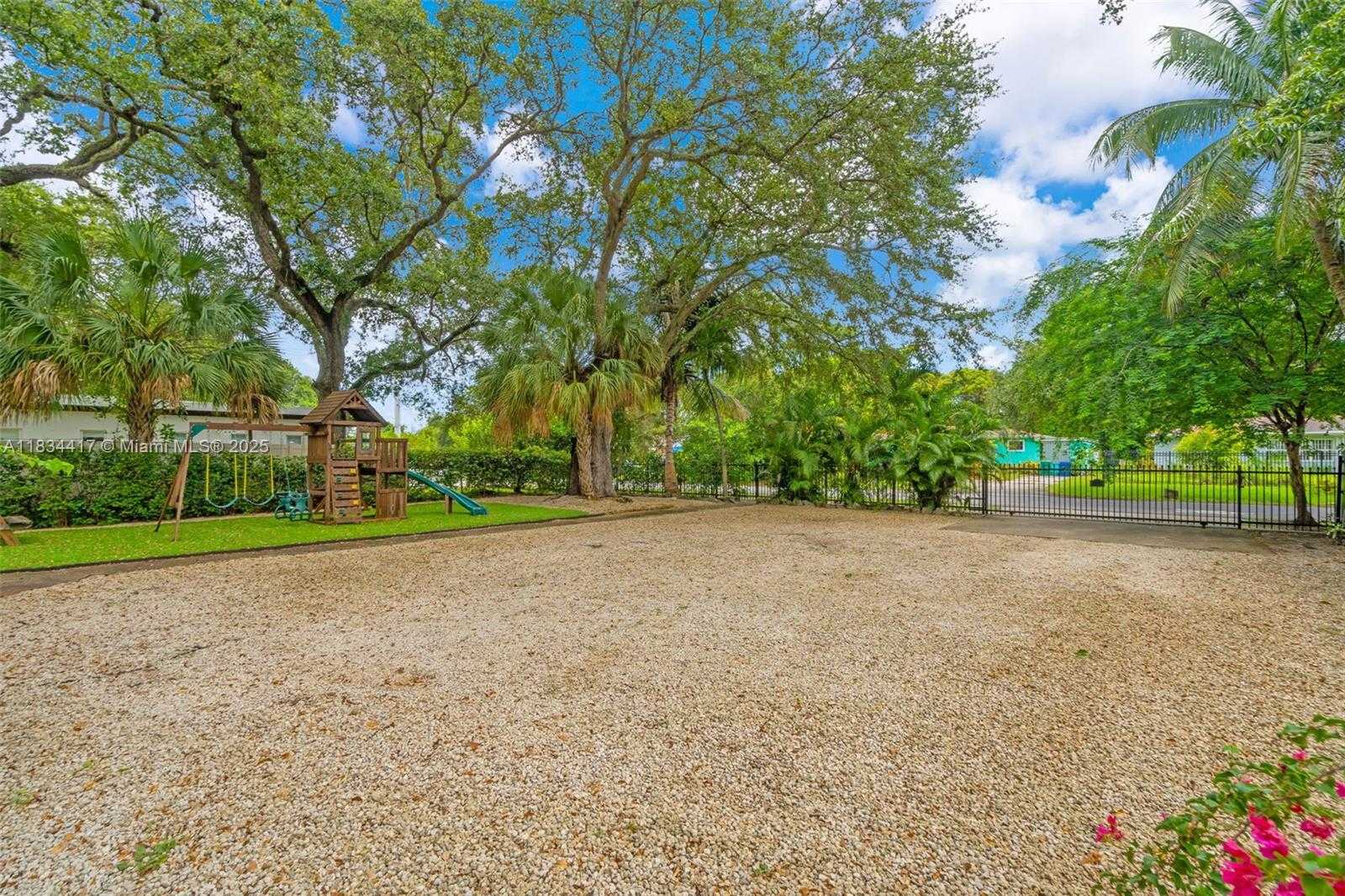 Small Image of 1341 NORTH EAST 151ST ST, North Miami Beach Number 22