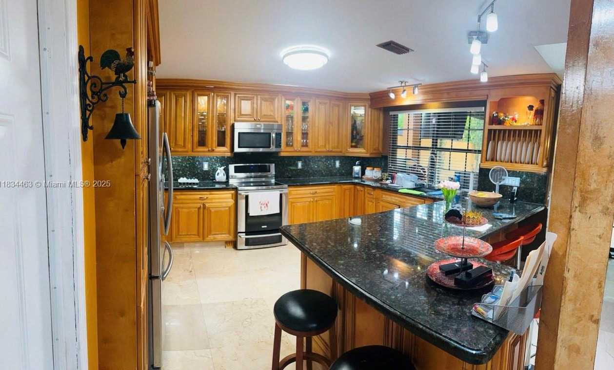 Small Image of 8565 NORTH WEST 168TH TER, Miami Lakes Number 13
