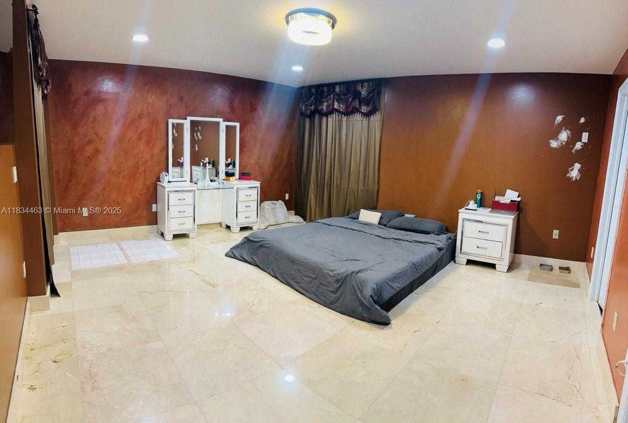 Small Image of 8565 NORTH WEST 168TH TER, Miami Lakes Number 23