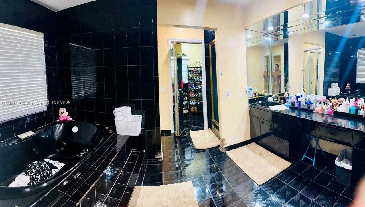 Small Image of 8565 NORTH WEST 168TH TER, Miami Lakes Number 27