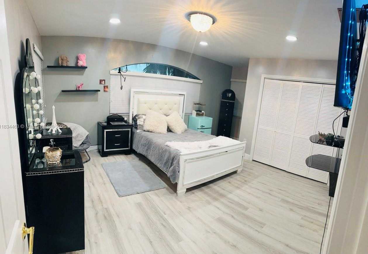Small Image of 8565 NORTH WEST 168TH TER, Miami Lakes Number 30