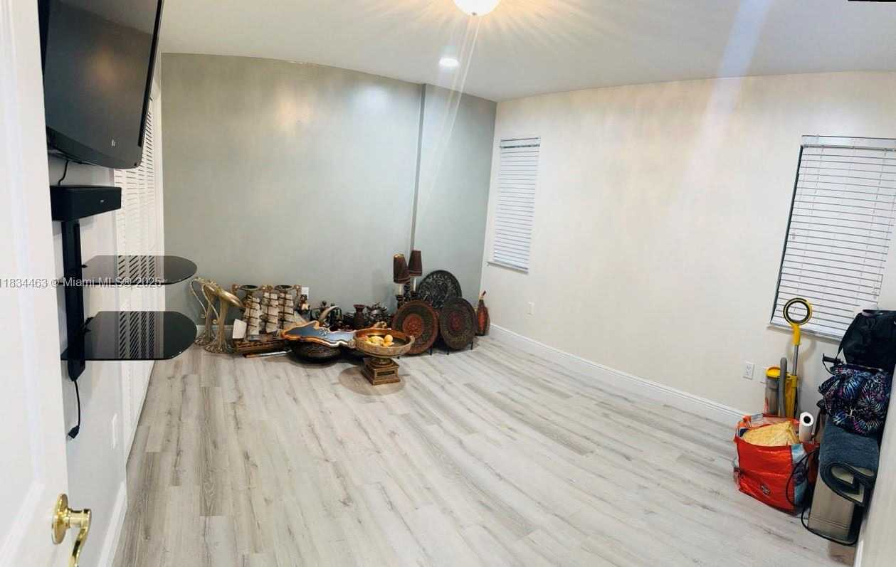 Small Image of 8565 NORTH WEST 168TH TER, Miami Lakes Number 31