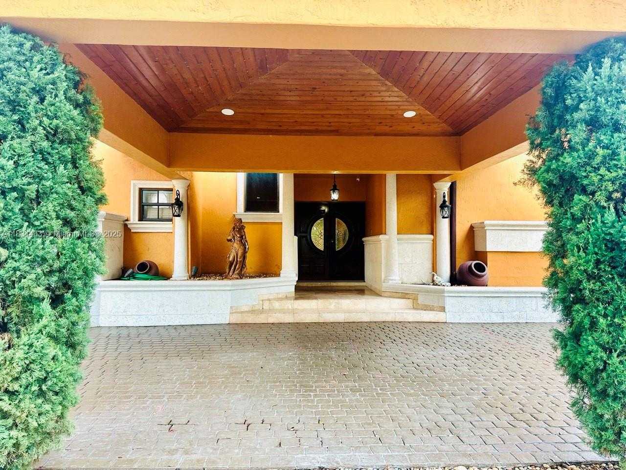 Small Image of 8565 NORTH WEST 168TH TER, Miami Lakes Number 5