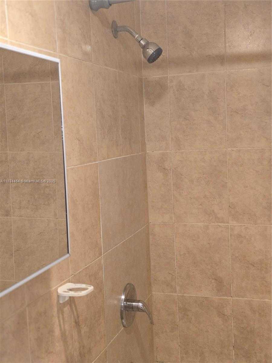Small Image of 515 NORTH EAST 139TH ST, North Miami Number 10