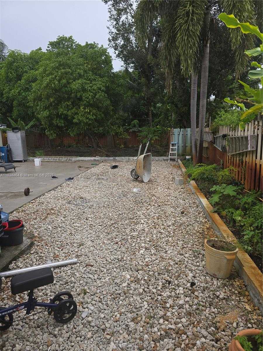 Small Image of 515 NORTH EAST 139TH ST, North Miami Number 3