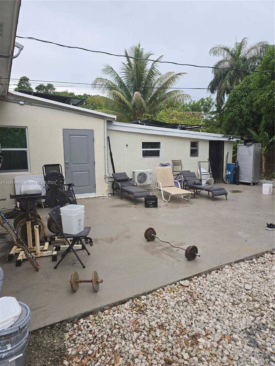 Small Image of 515 NORTH EAST 139TH ST, North Miami Number 4