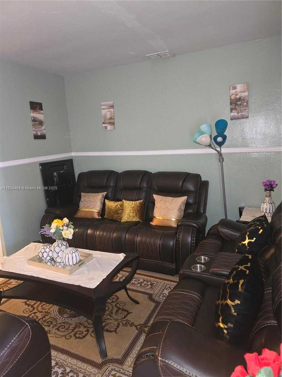 Small Image of 515 NORTH EAST 139TH ST, North Miami Number 7