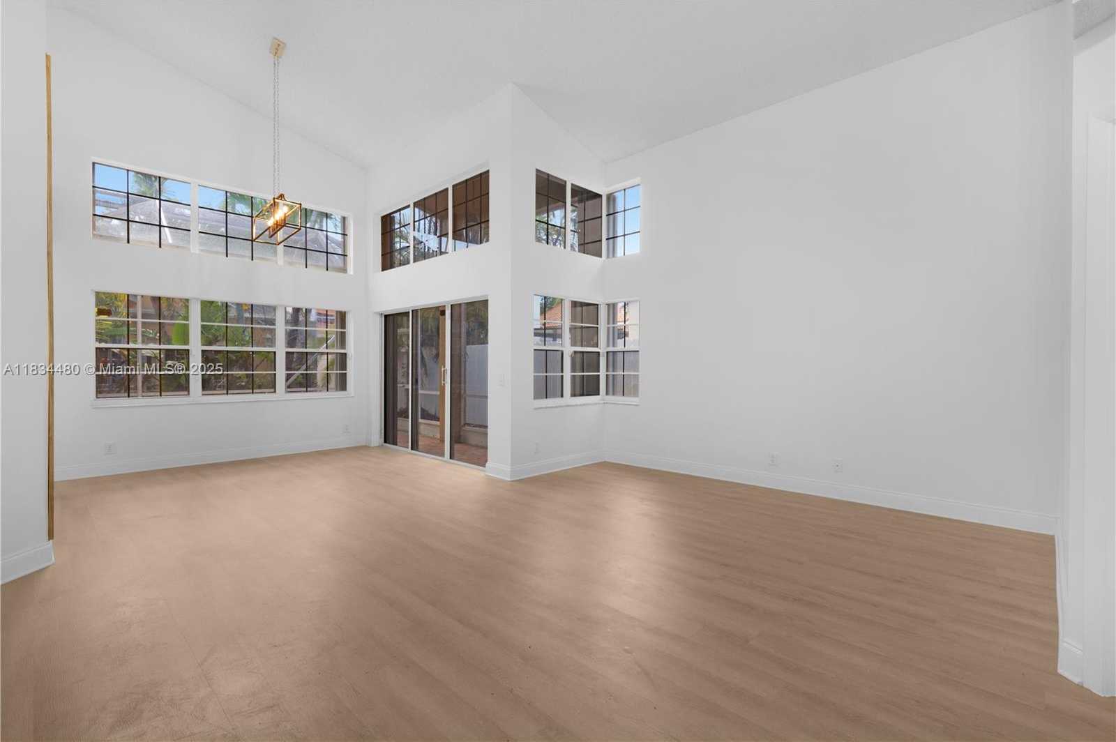 Small Image of 1525 SEABAY RD, Weston Number 4