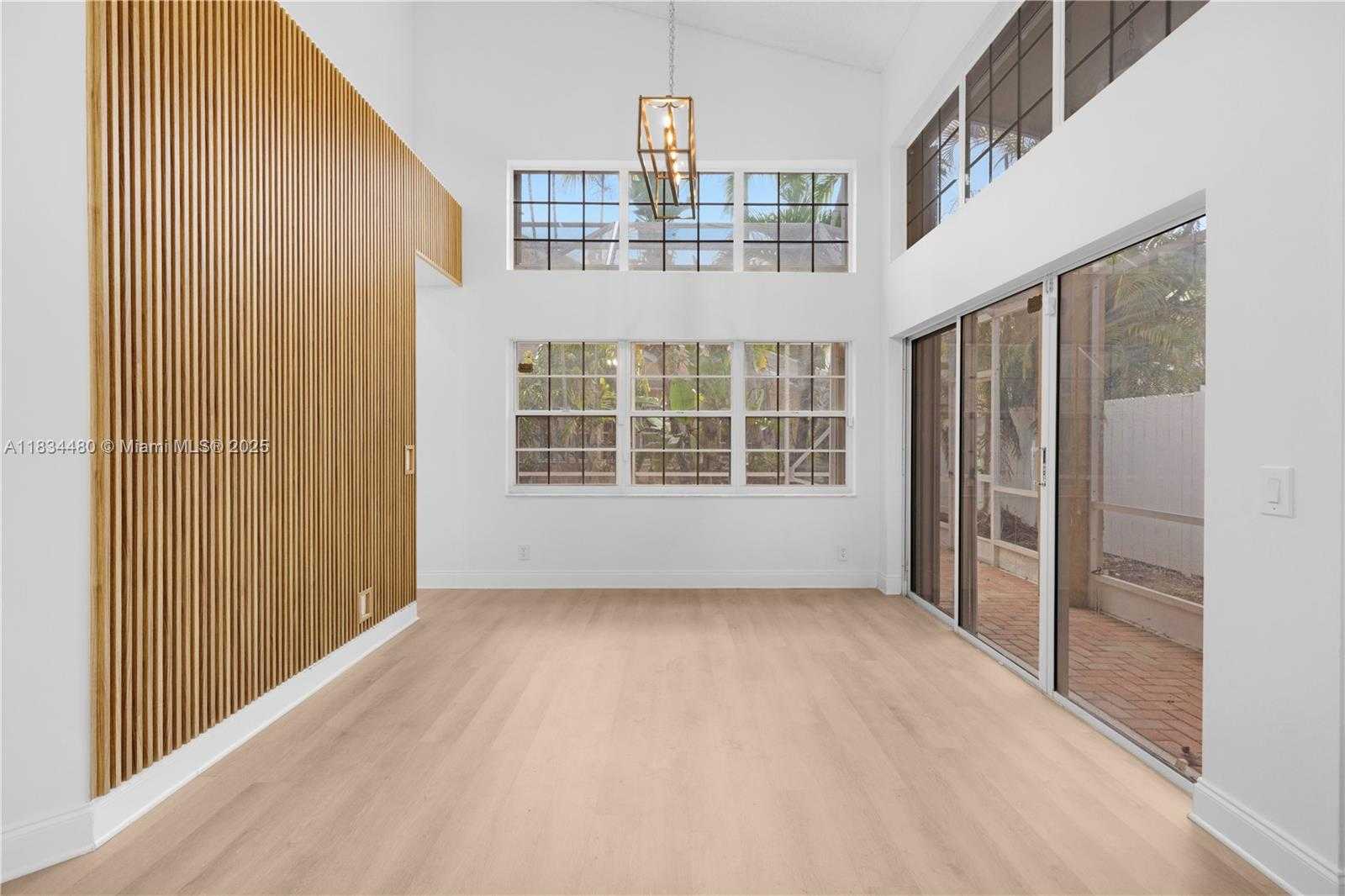 Small Image of 1525 SEABAY RD, Weston Number 5