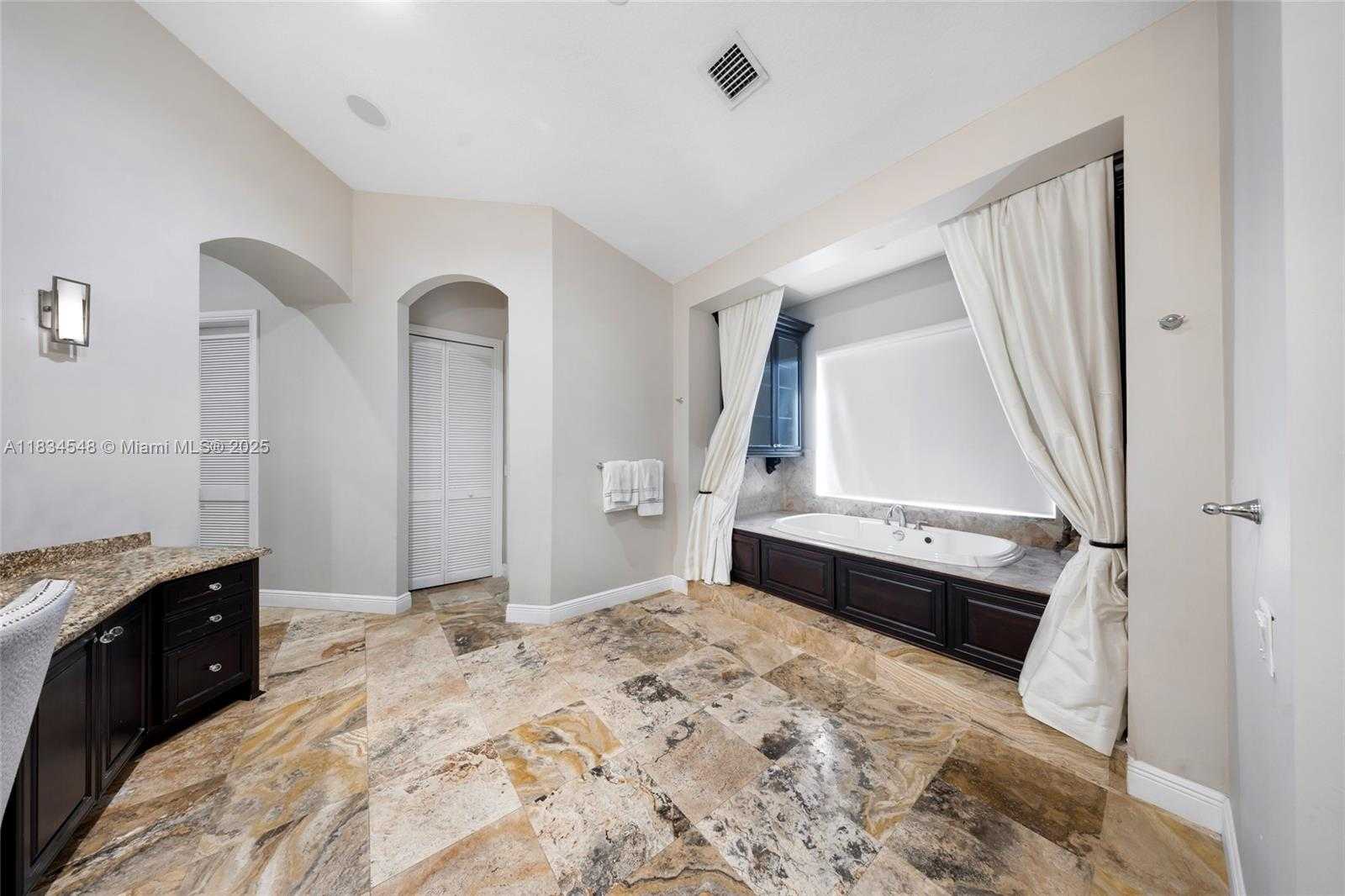 Small Image of 16701 SOUTH WEST 49TH ST, Southwest Ranches Number 39