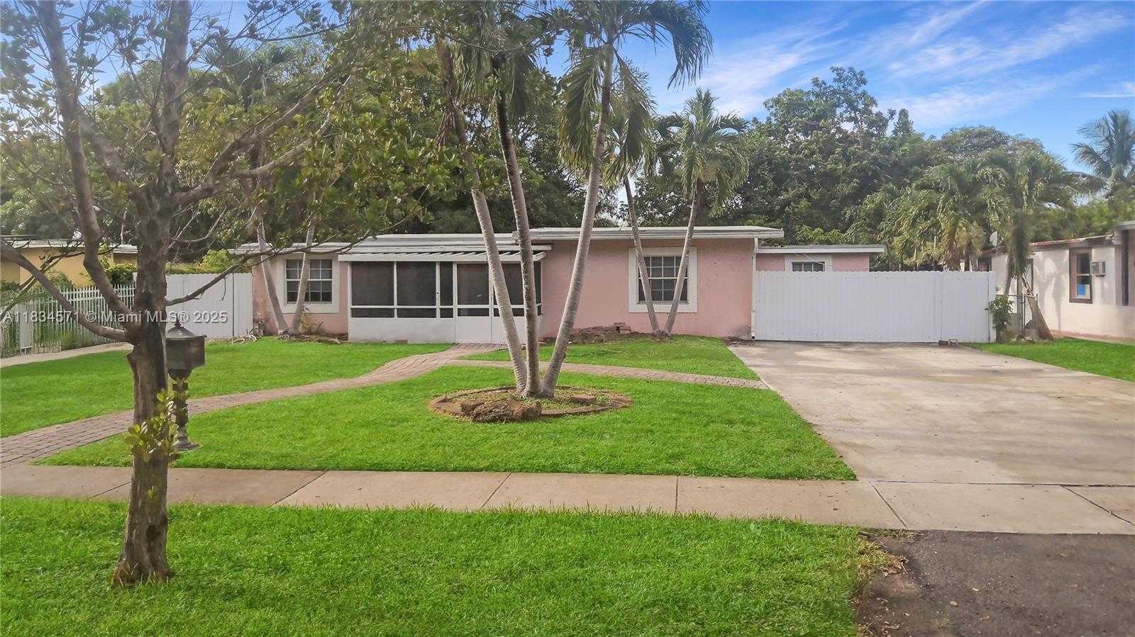 Small Image of 841 NORTH EAST 139TH ST, North Miami Number 2
