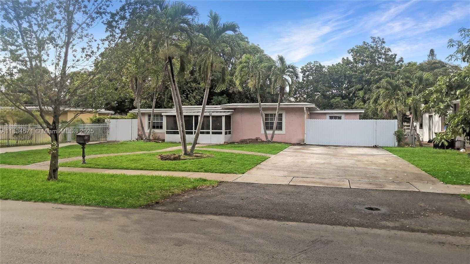 Small Image of 841 NORTH EAST 139TH ST, North Miami Number 3