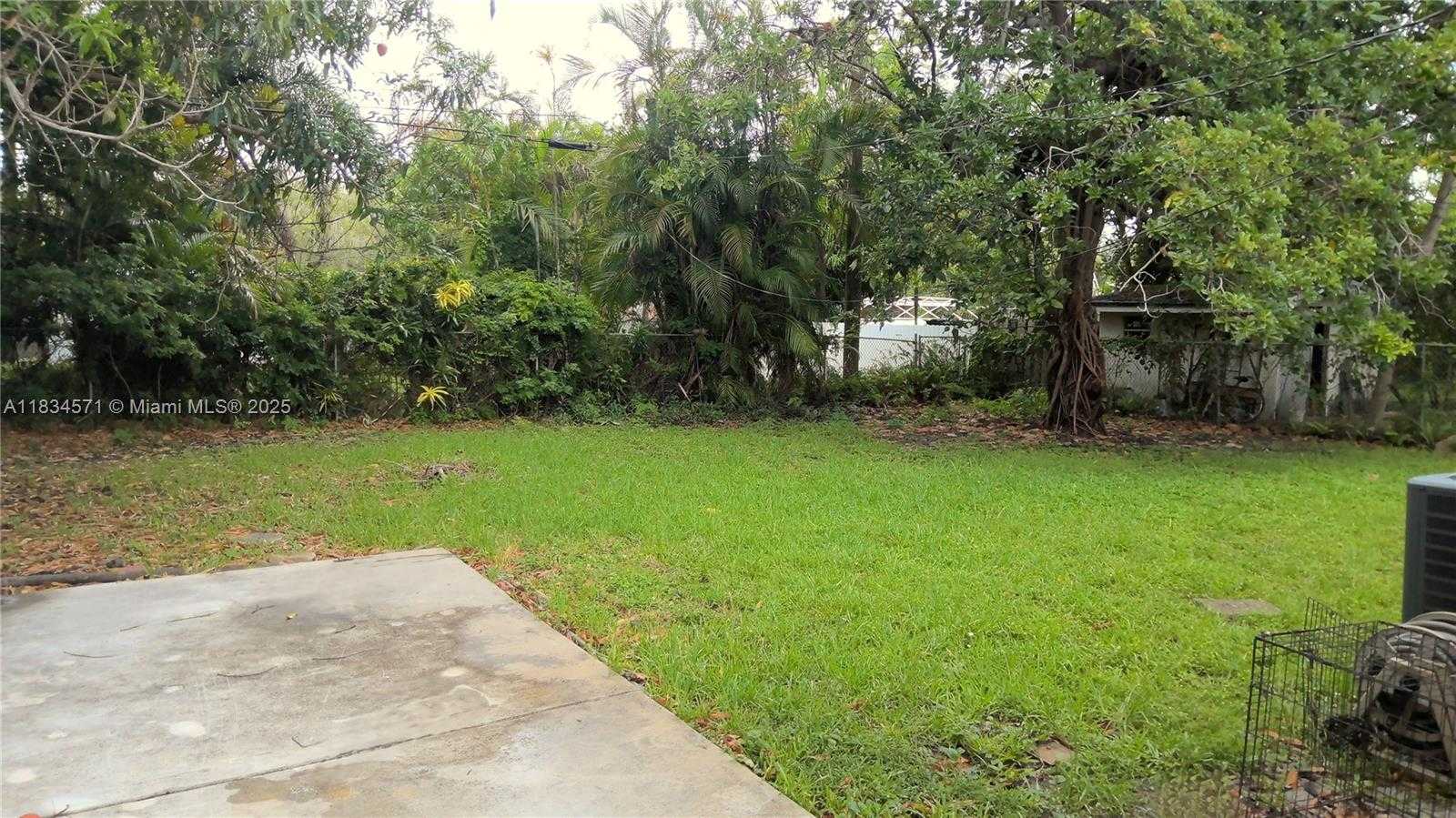 Small Image of 841 NORTH EAST 139TH ST, North Miami Number 38
