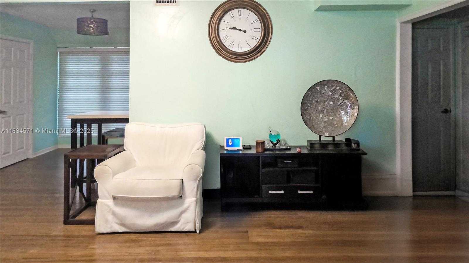Small Image of 841 NORTH EAST 139TH ST, North Miami Number 4