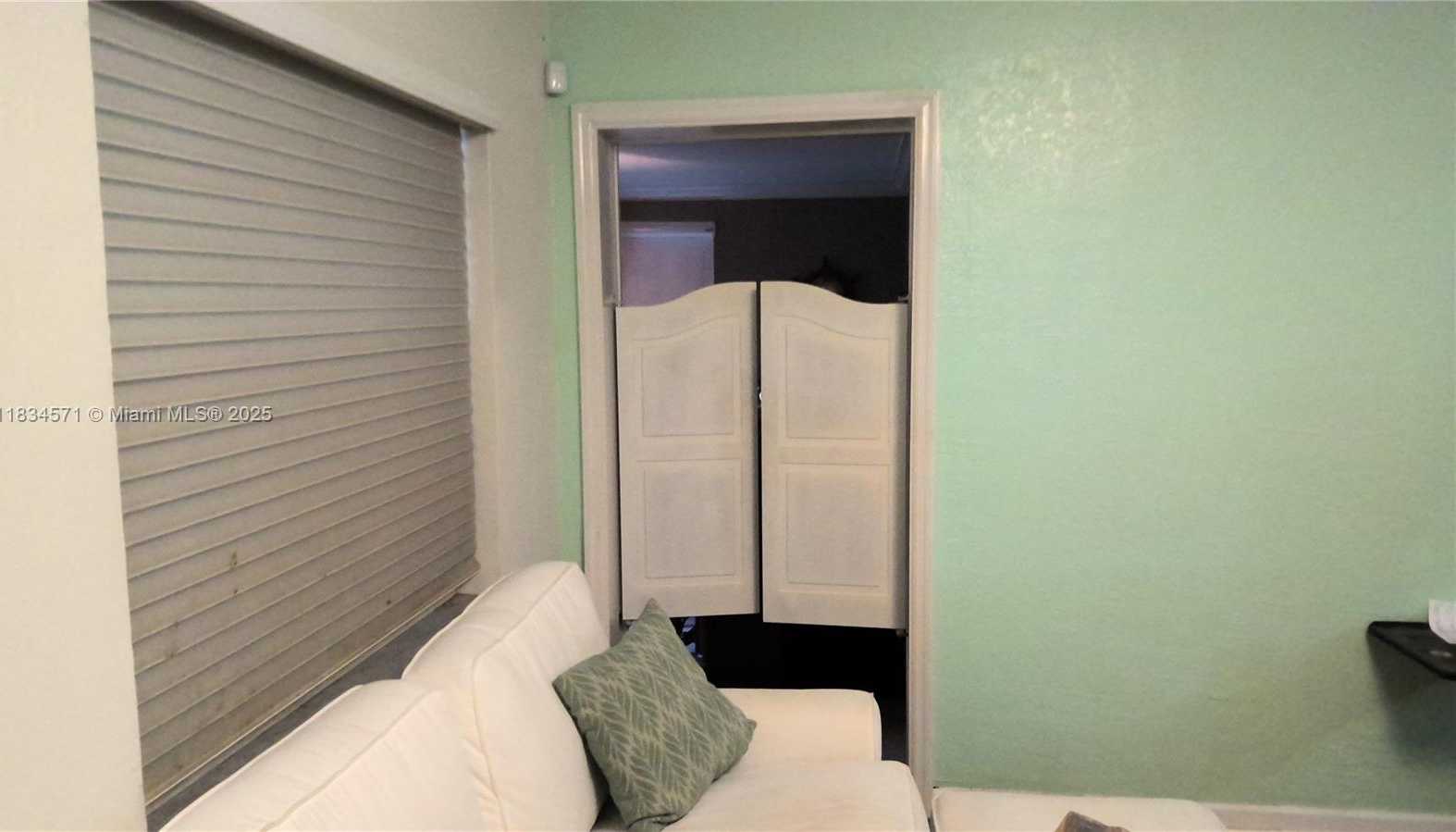Small Image of 841 NORTH EAST 139TH ST, North Miami Number 8