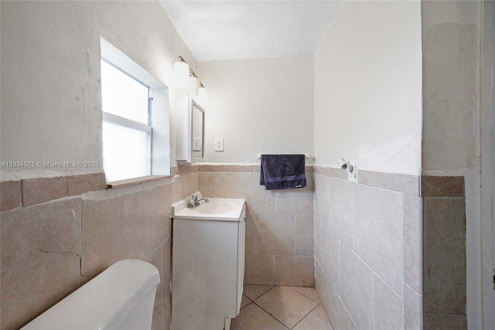 Small Image of 1385 NORTH EAST 130TH ST, North Miami Number 9
