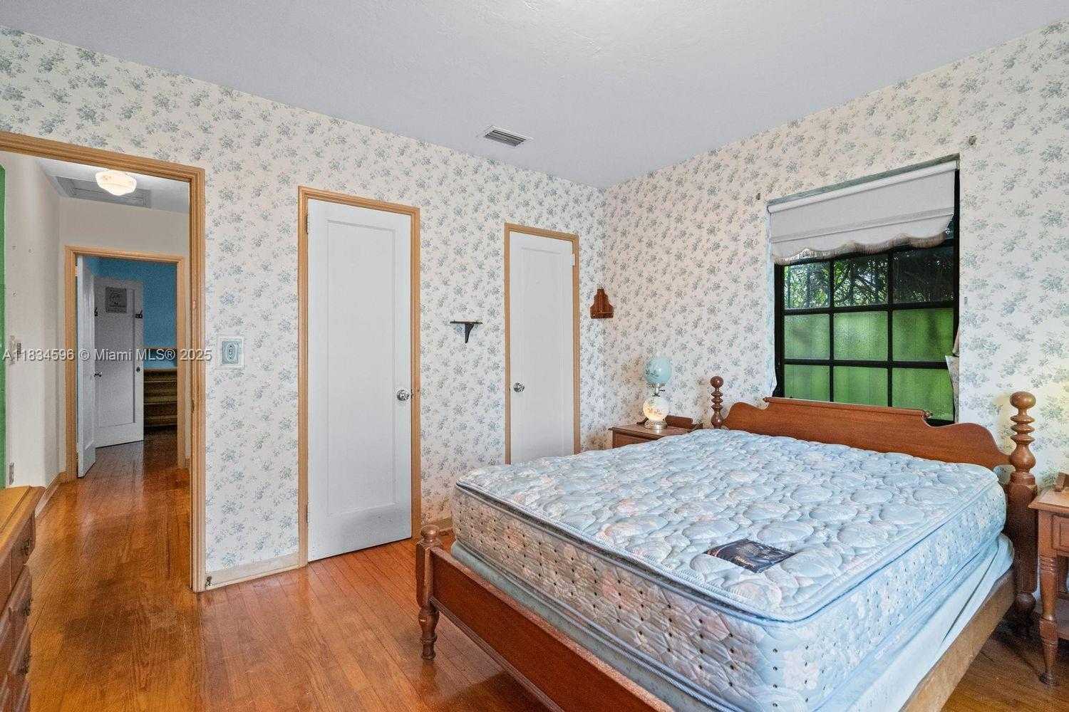 Small Image of 2025 SOUTH WEST 19TH ST, Miami Number 10